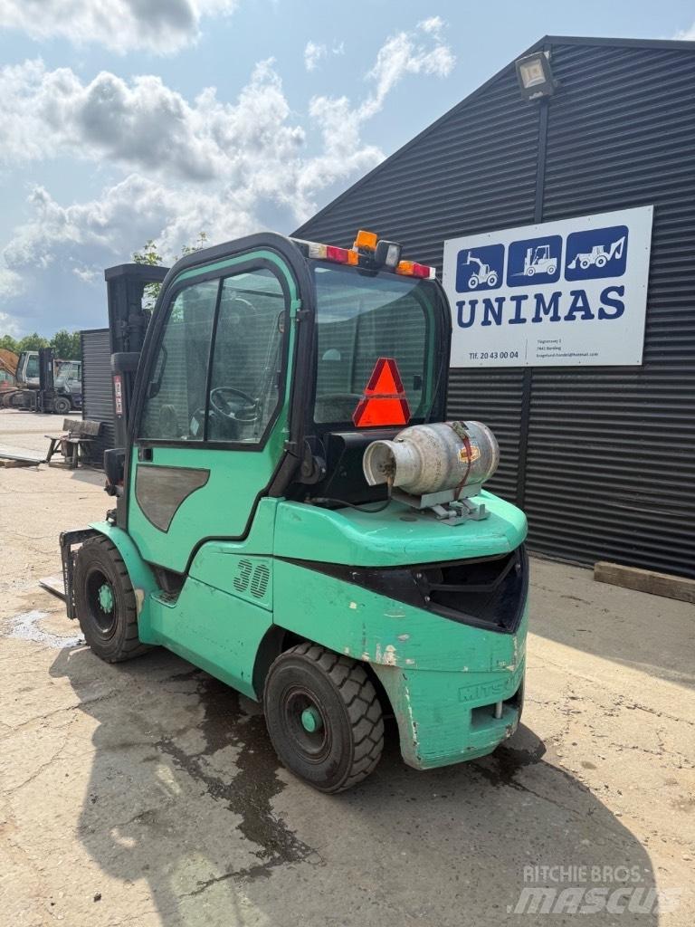 Mitsubishi FG 30 LPG trucks