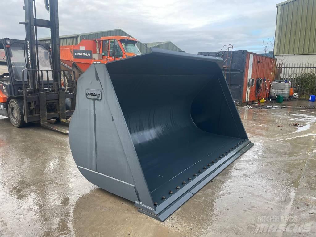 Doosan DL550 Buckets
