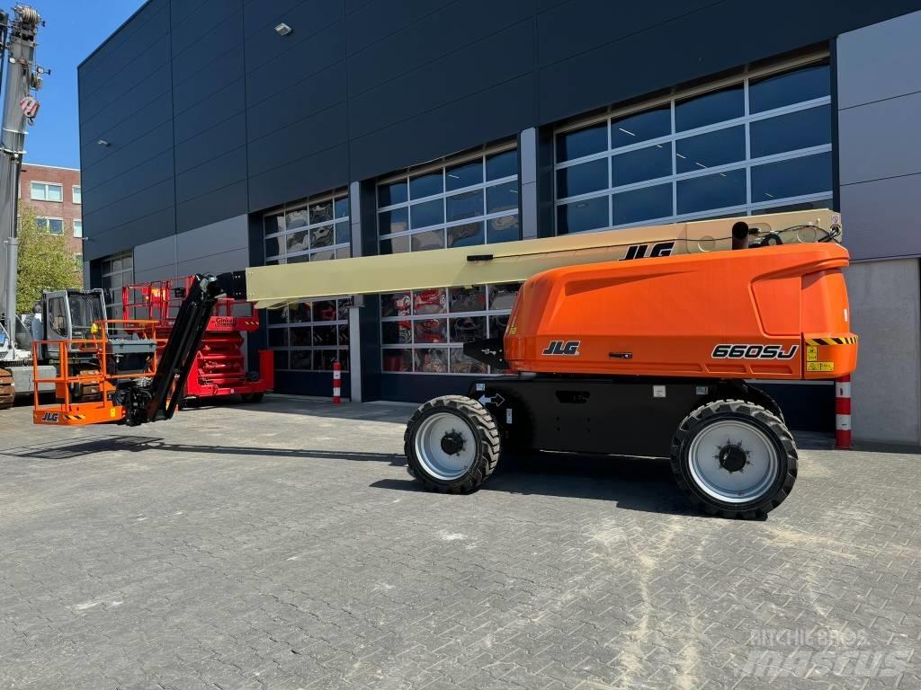 JLG 660SJ Telescopic boom lifts