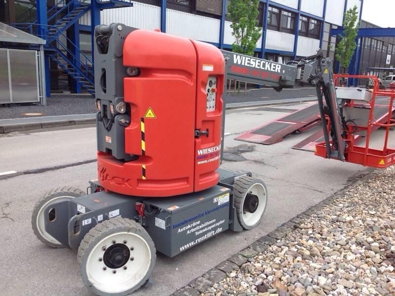 SkyJack SJ30 ARJE Articulated boom lifts