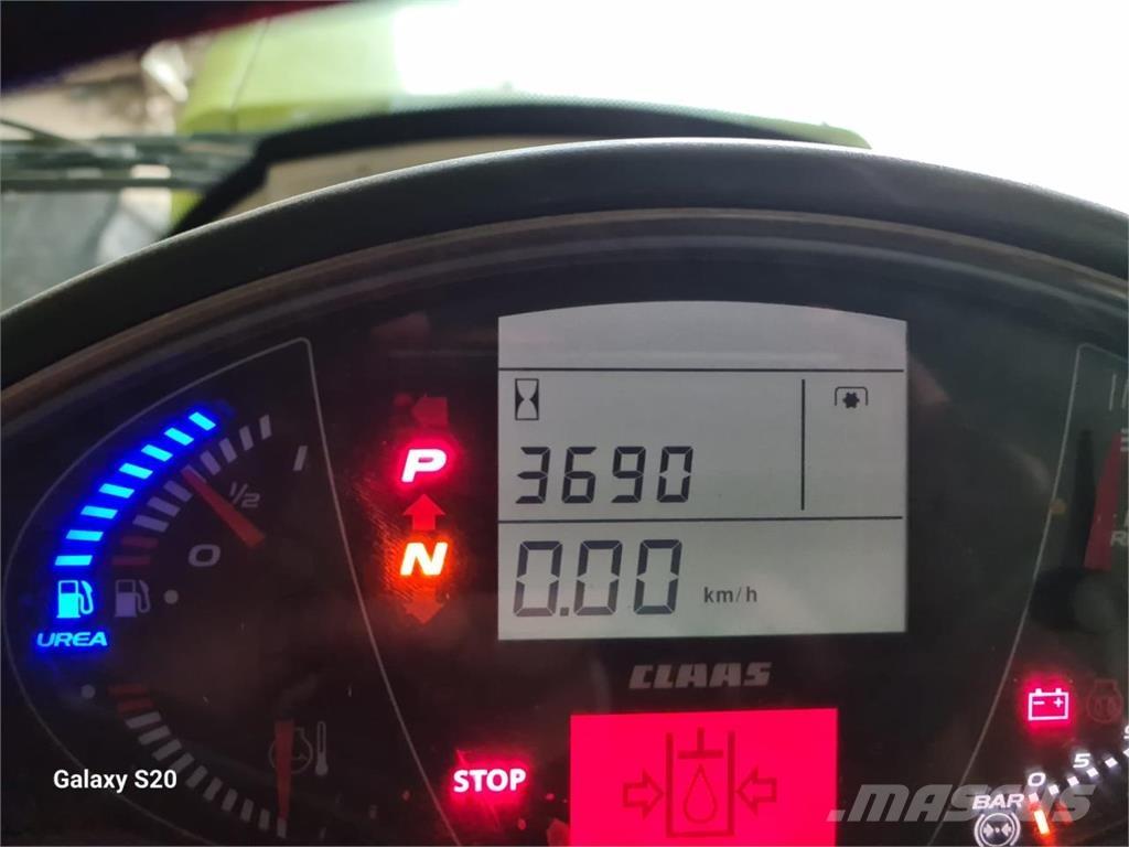 CLAAS Axion 810 Tractors