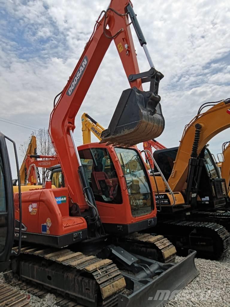 Doosan DX 75 Crawler excavators