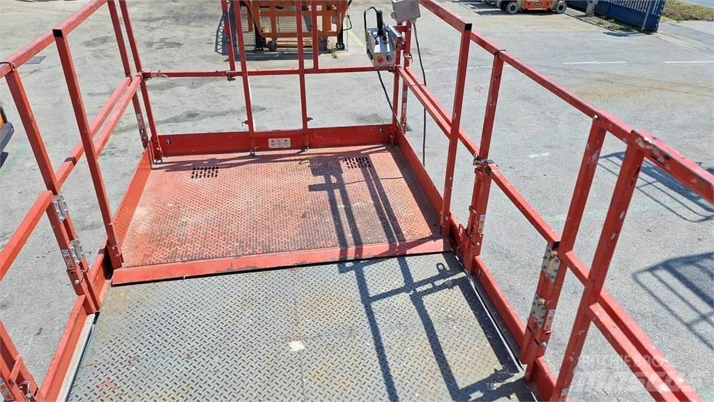 SkyJack 8841RT Scissor lifts