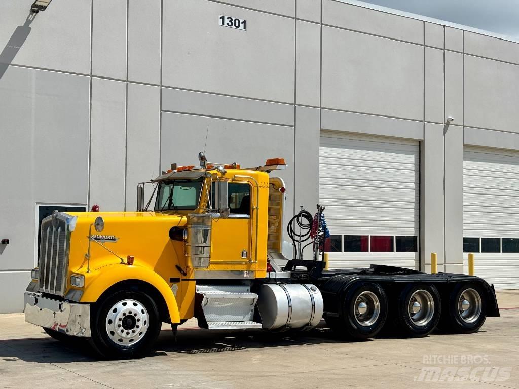 Kenworth W 900 Prime Movers