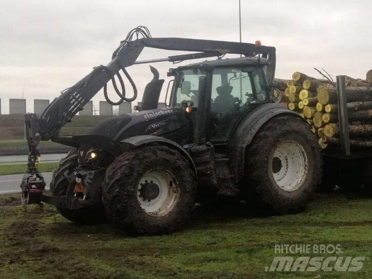 Valtra T 214 D Tractors