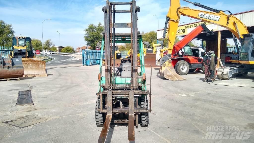 Mitsubishi FD 25 N Diesel trucks