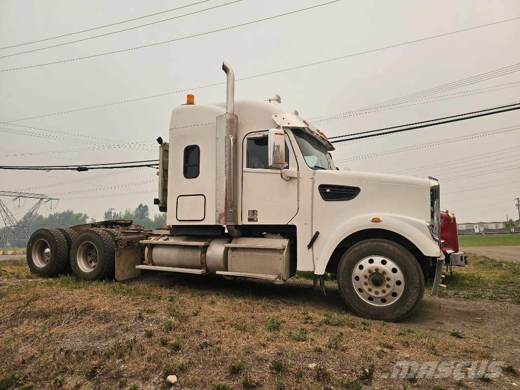 Freightliner 122 SD Prime Movers