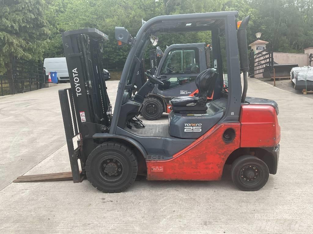 Toyota 02-8 FDF 25 Diesel trucks