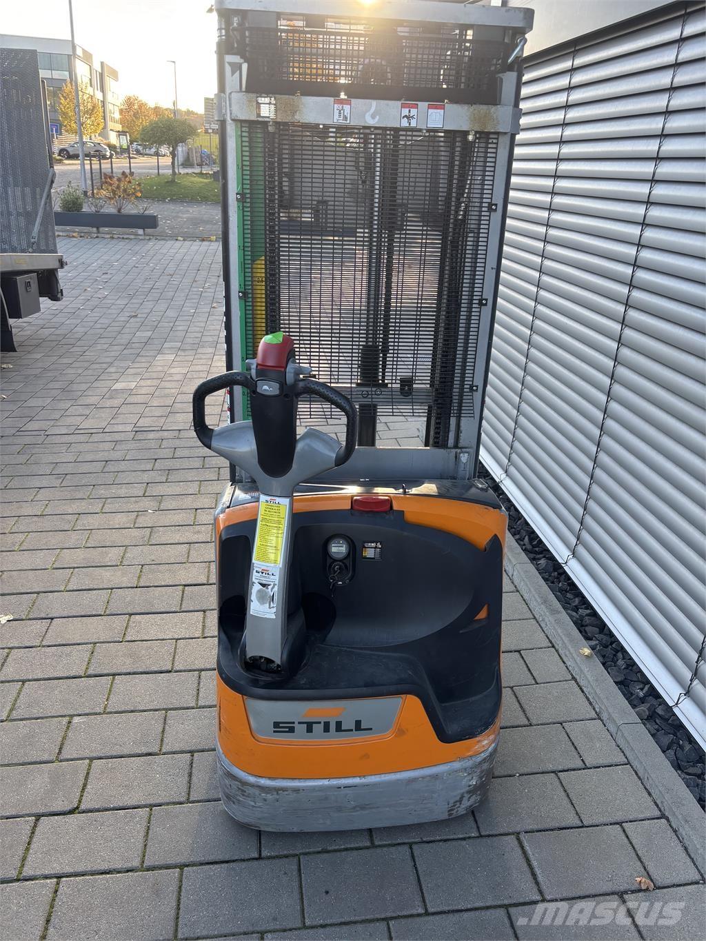 Still EXV 12i Self propelled stackers