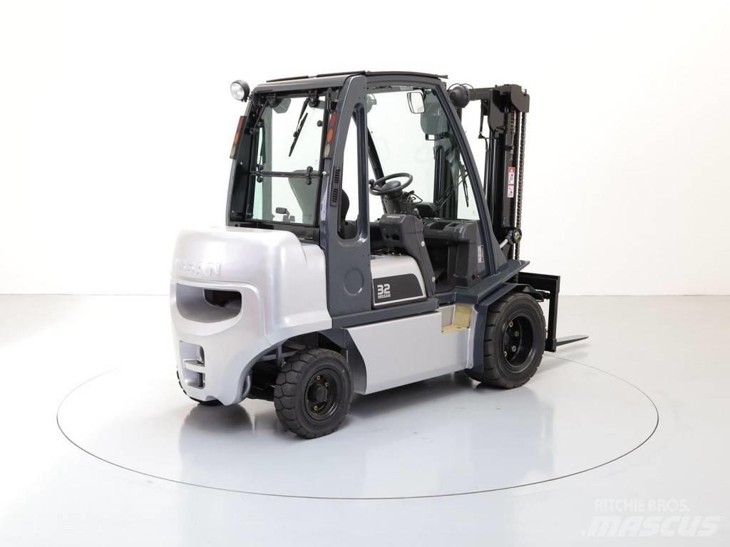 Nissan FD01A18Q Diesel trucks