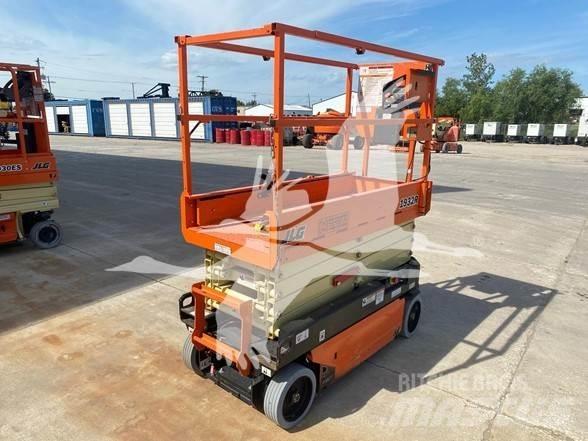 JLG 1932R Scissor lifts