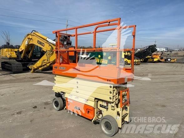 JLG 2632ES Scissor lifts