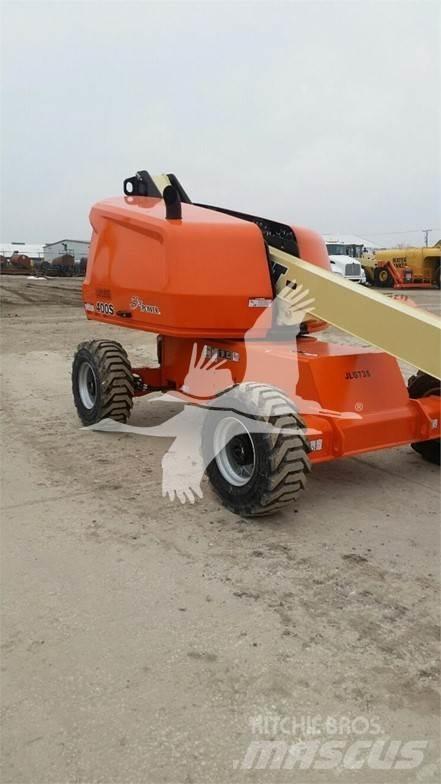 JLG 400S Telescopic boom lifts