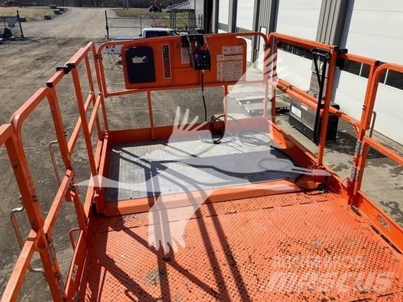 JLG 430LRT Scissor lifts