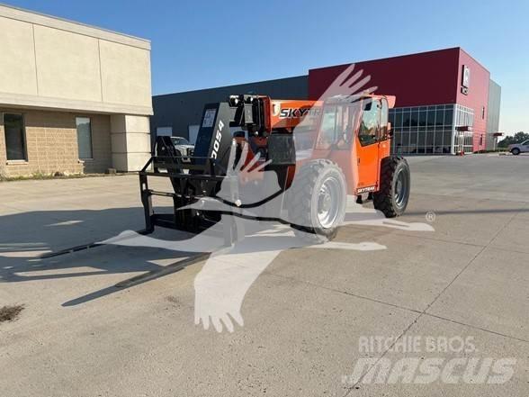 SkyTrak 10054 Telescopic handlers