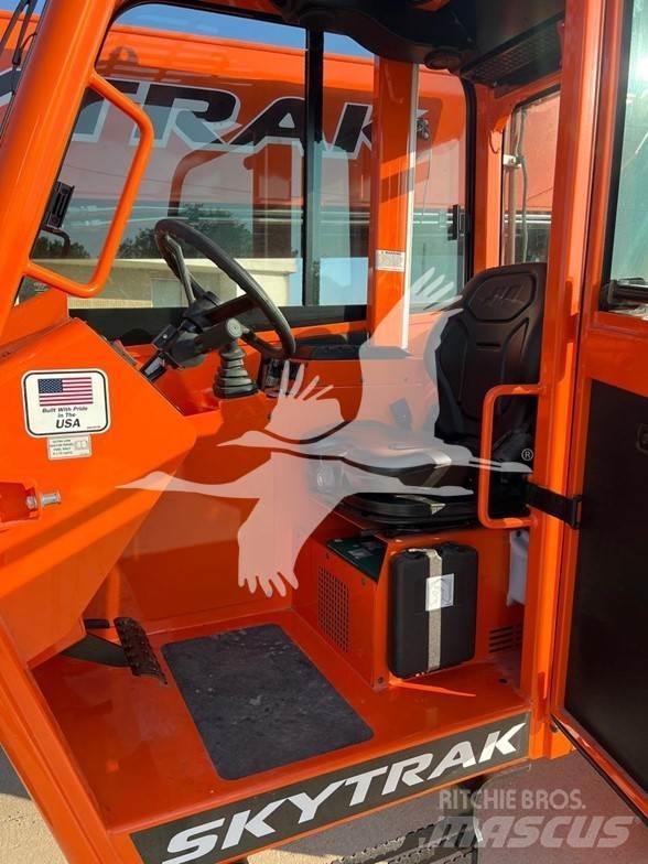 SkyTrak 10054 Telescopic handlers
