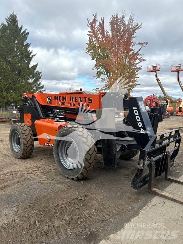 SkyTrak 10054 Telescopic handlers