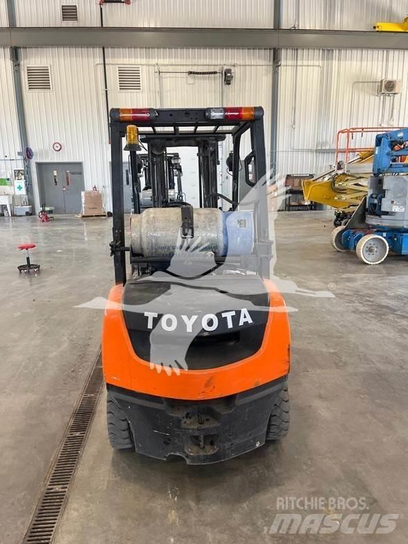 Toyota 8FGU25 Diesel trucks