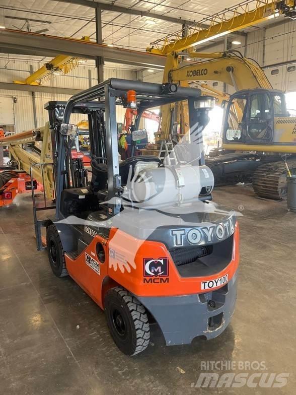 Toyota 8FGU25 Diesel trucks