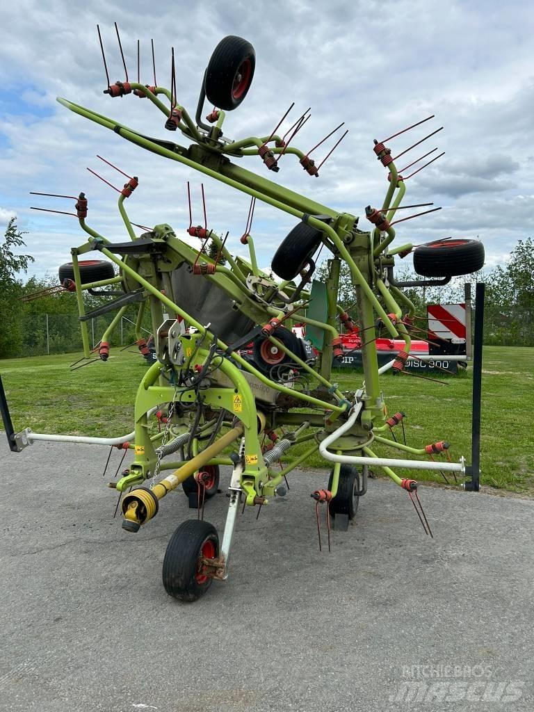 CLAAS Volto 800 Rakes and tedders