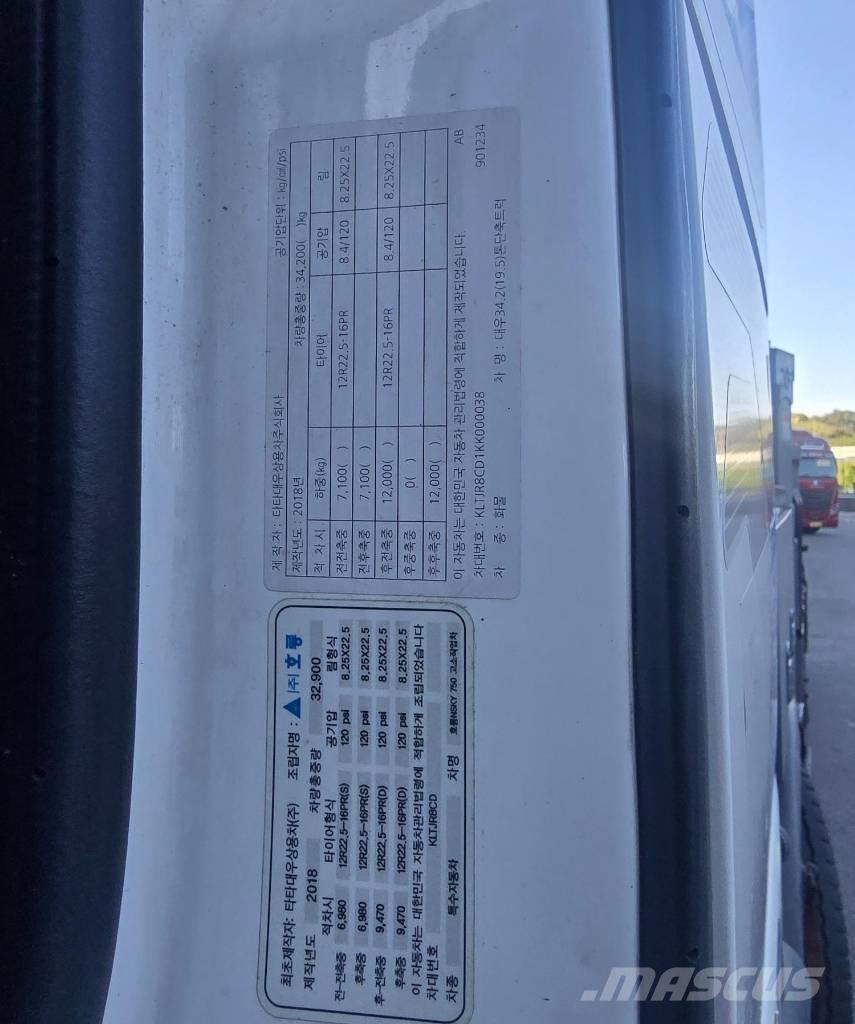 Horyong SKY750 Truck mounted platforms