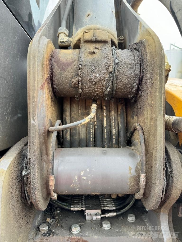 Mecalac 12 MTX Wheeled excavators