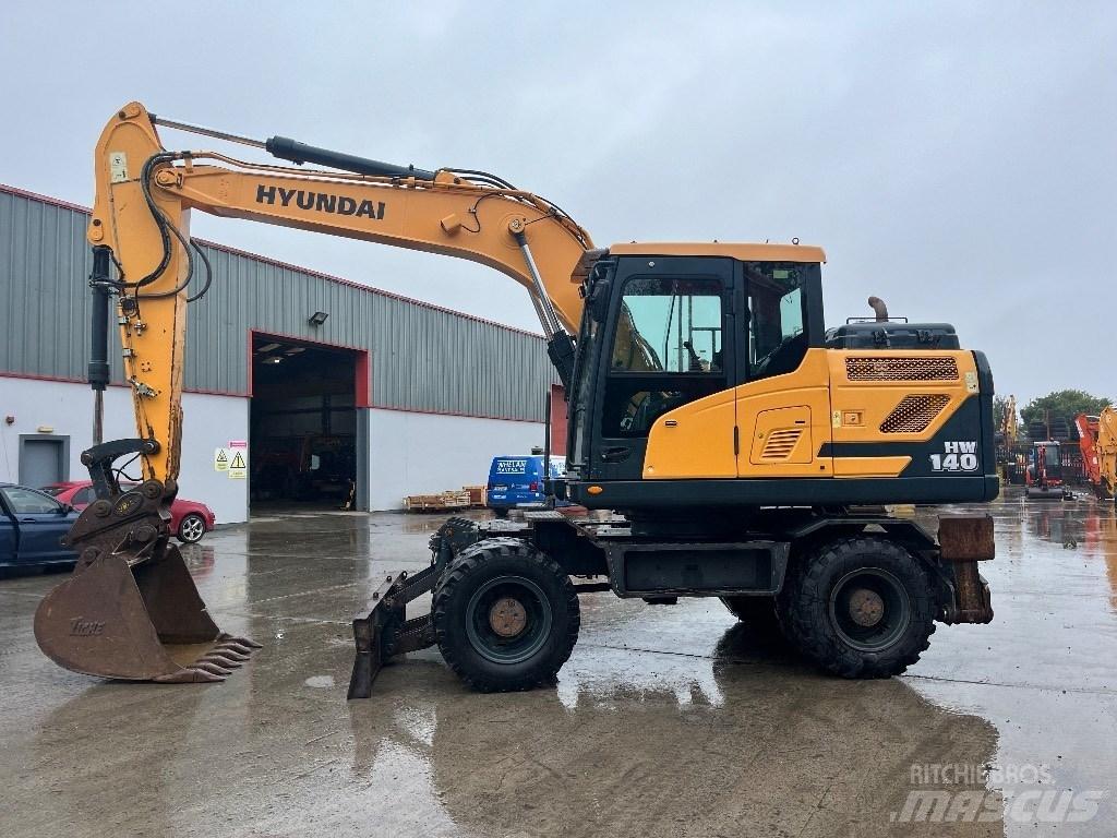Hyundai HW140 Wheeled excavators