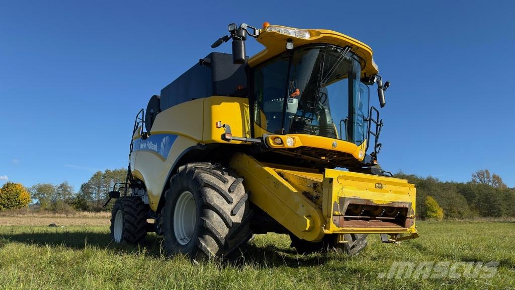 New Holland CX 8080 Combine harvesters