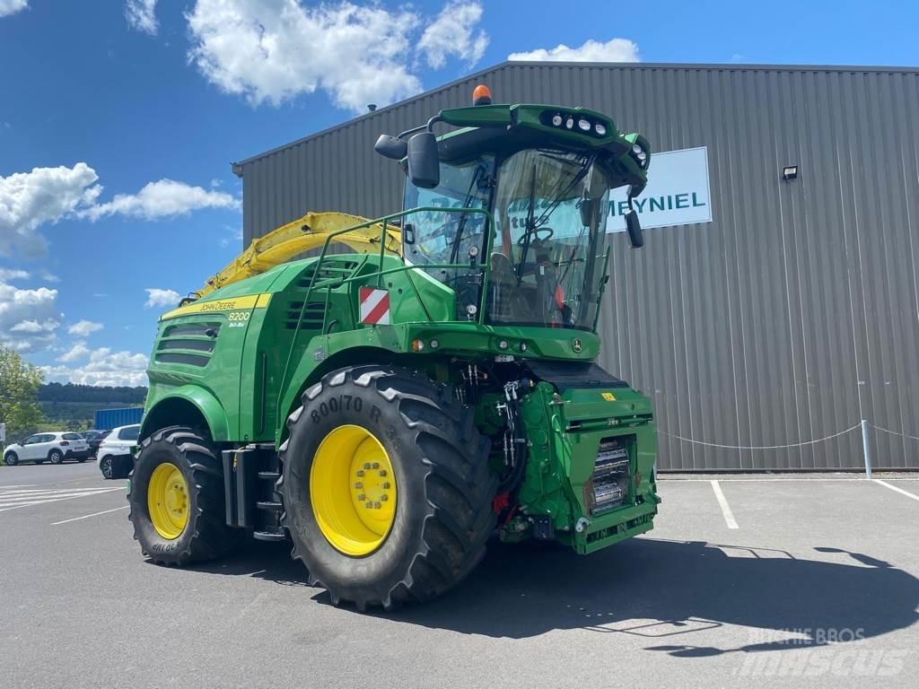 John Deere 8200 Forage harvesters