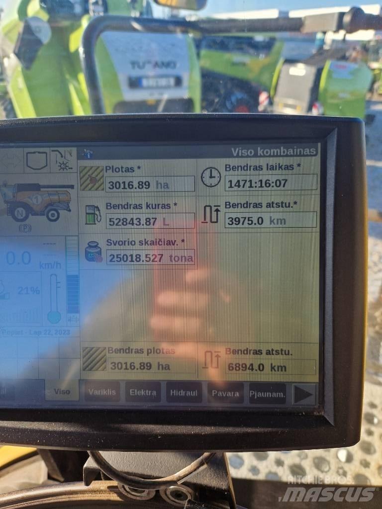 New Holland CX 8.85 Combine harvesters