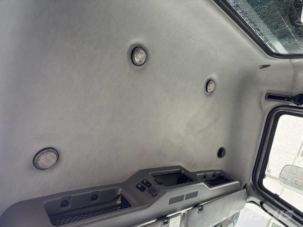 Mack GU 713 Demountable trucks