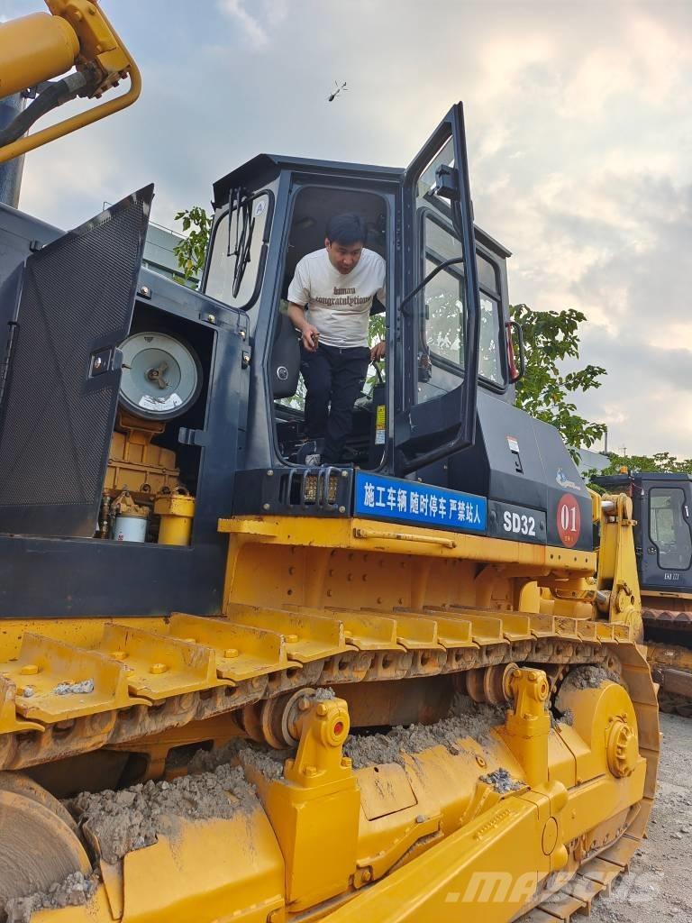 Shantui SD 32 Crawler dozers