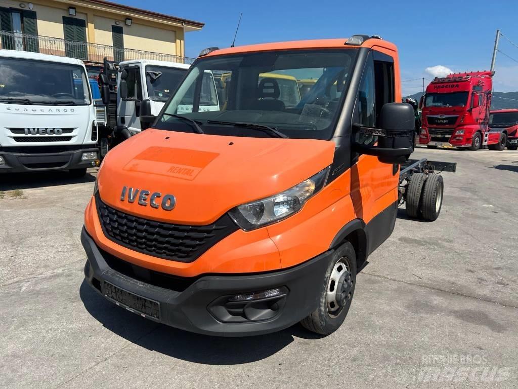 Iveco Daily 35-140 Truck mounted cranes