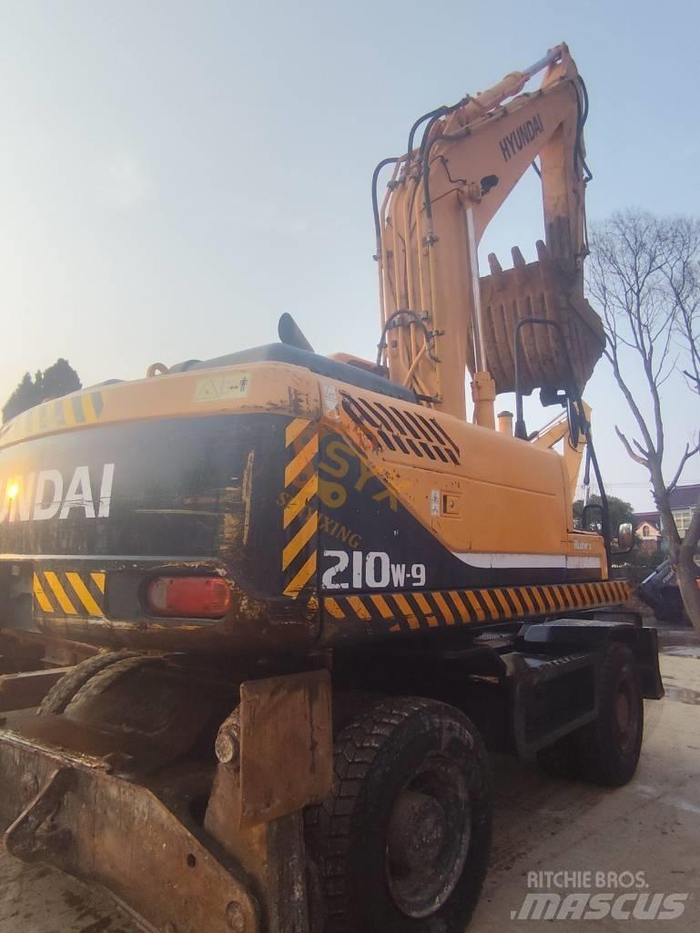 Hyundai 210W-9 Wheeled excavators