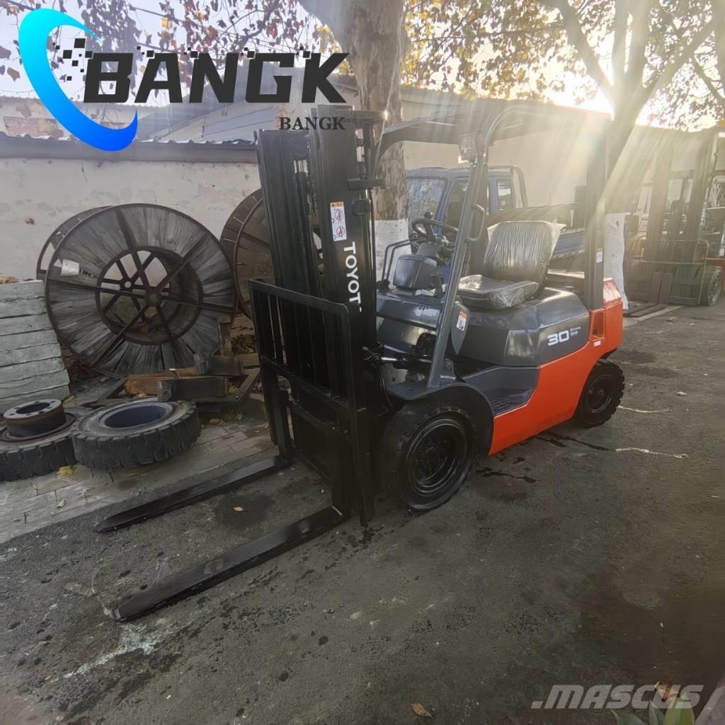 Toyota 8 F 30 Diesel trucks