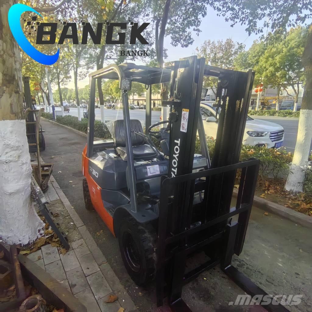 Toyota 8 F 30 Diesel trucks