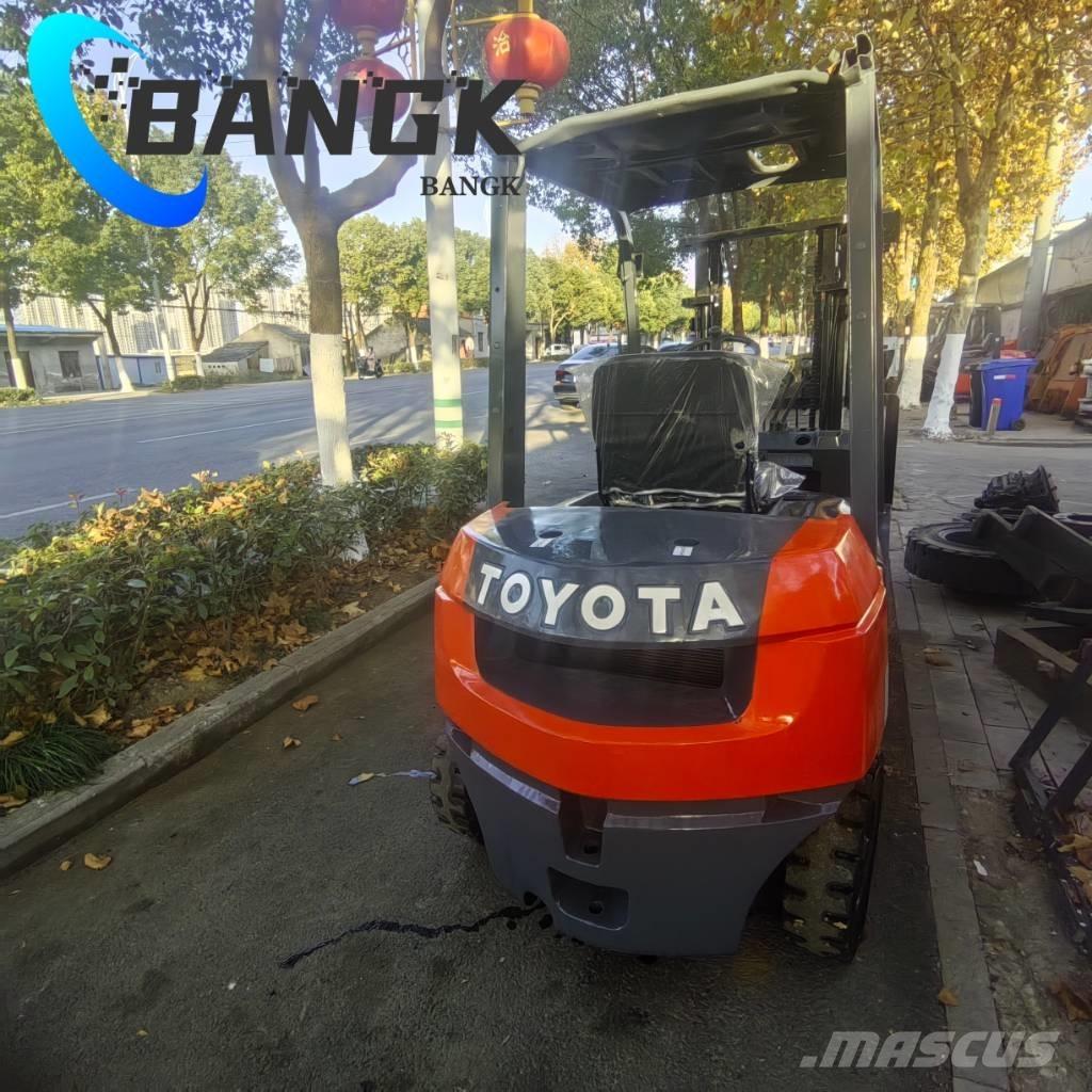 Toyota 8 F 30 Diesel trucks