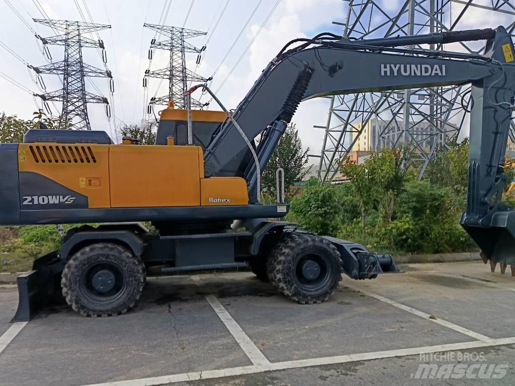 Hyundai R210W Wheeled excavators