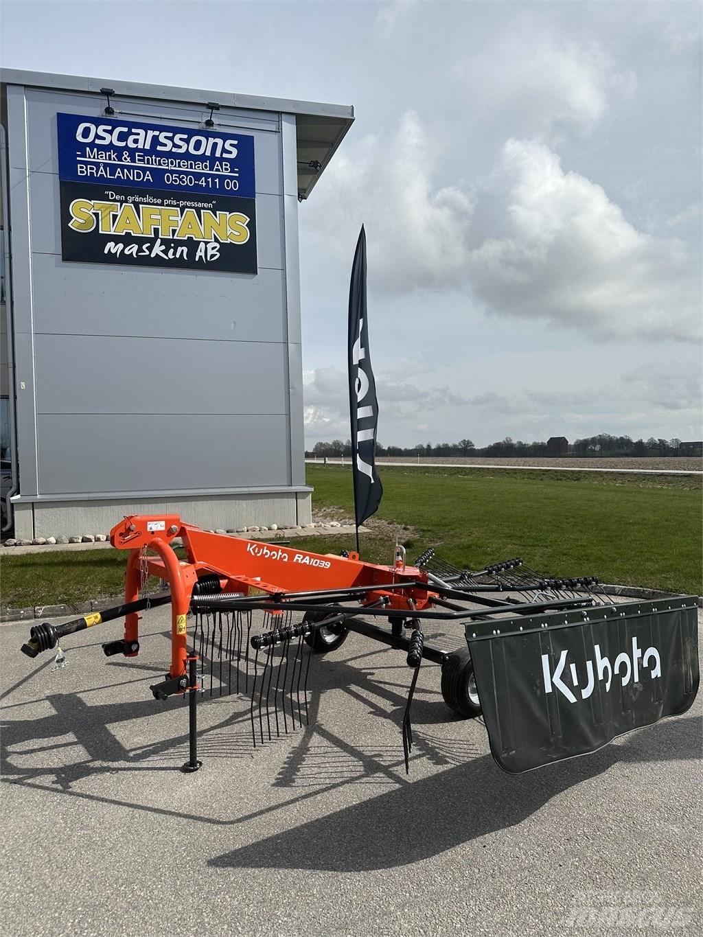 Kubota RA 1039 Windrowers