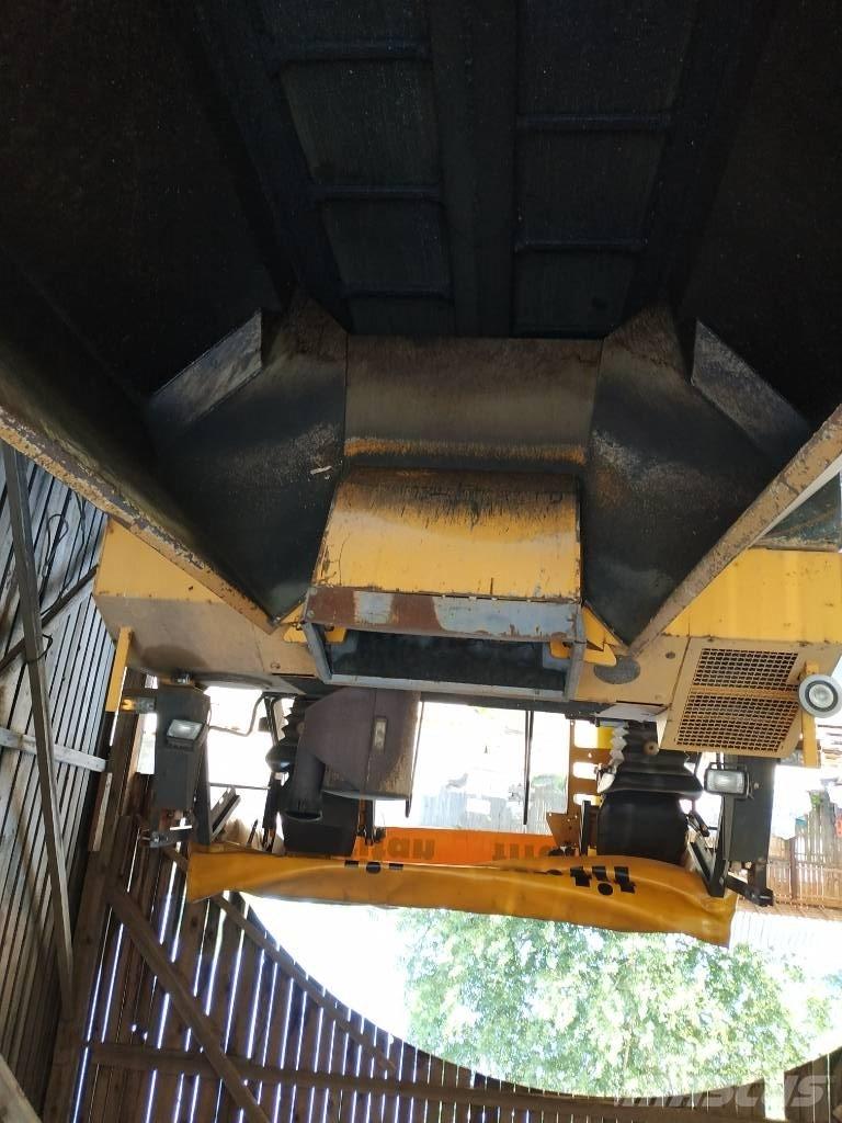 ABG Titan 325 EPM Asphalt pavers