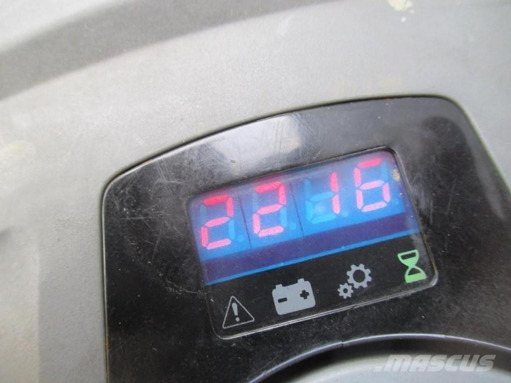 Toyota LPE200 Low lift with platform