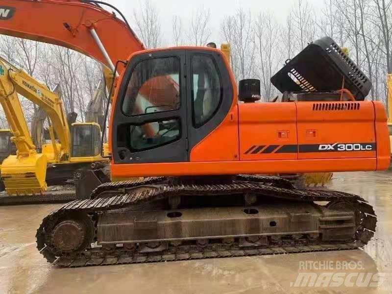 Doosan DX300LC Crawler excavators