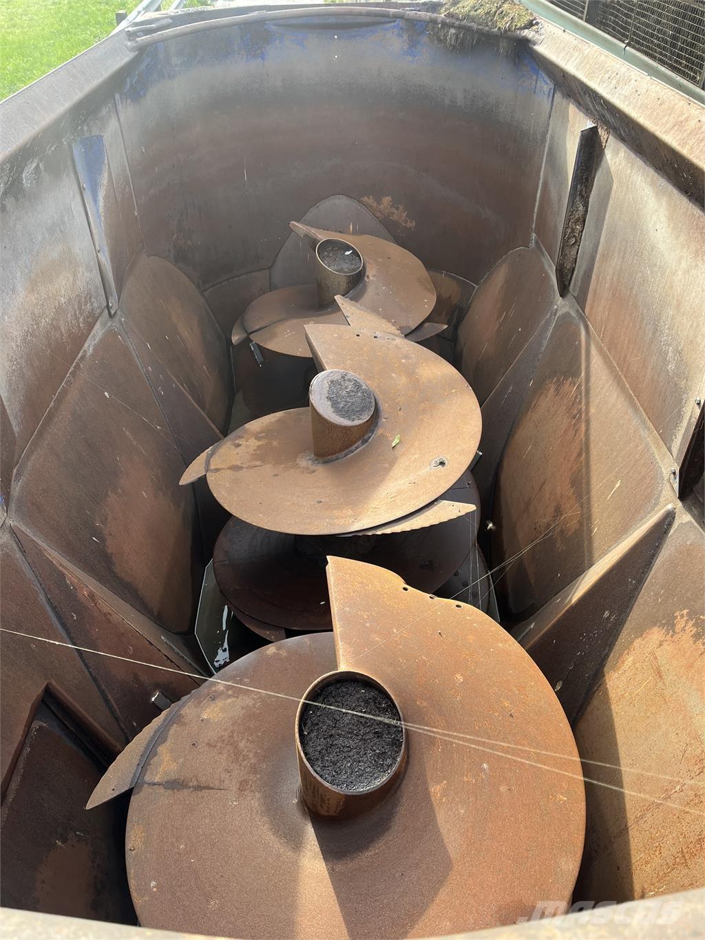  Europcomp Dualmix Feed mixer