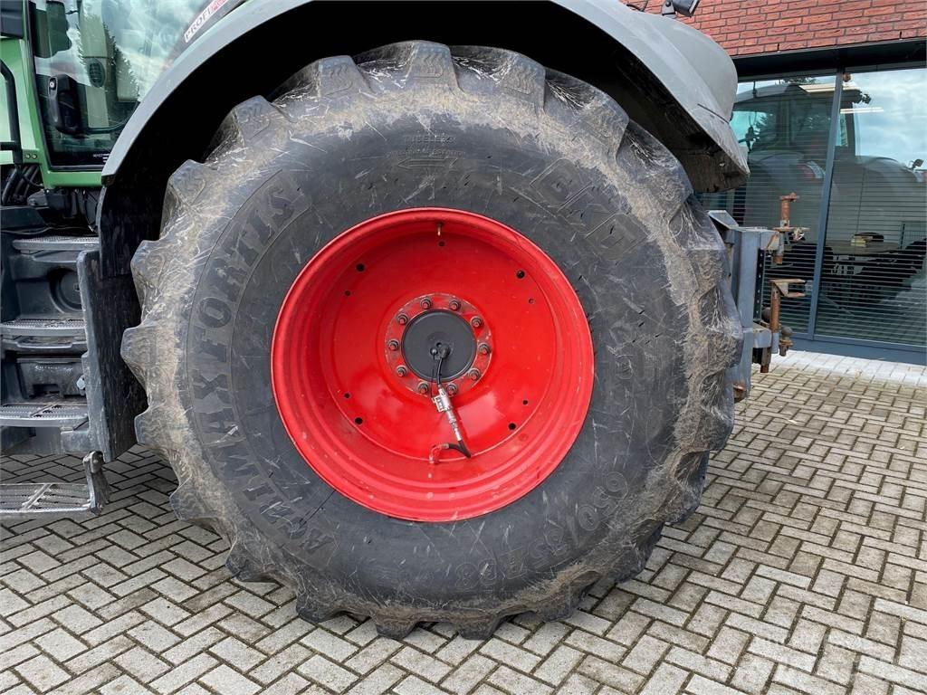 Fendt 826 Vario Tractors