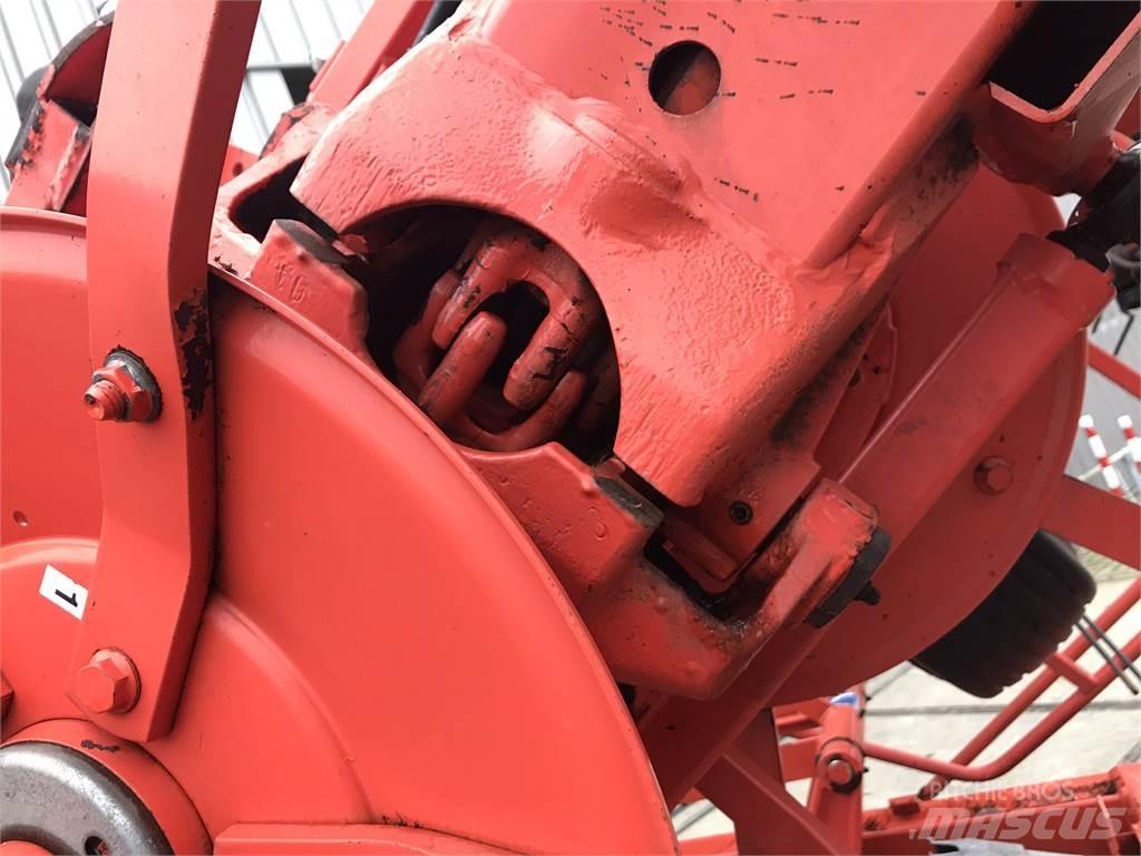 Kuhn GF 10802 T Rakes and tedders