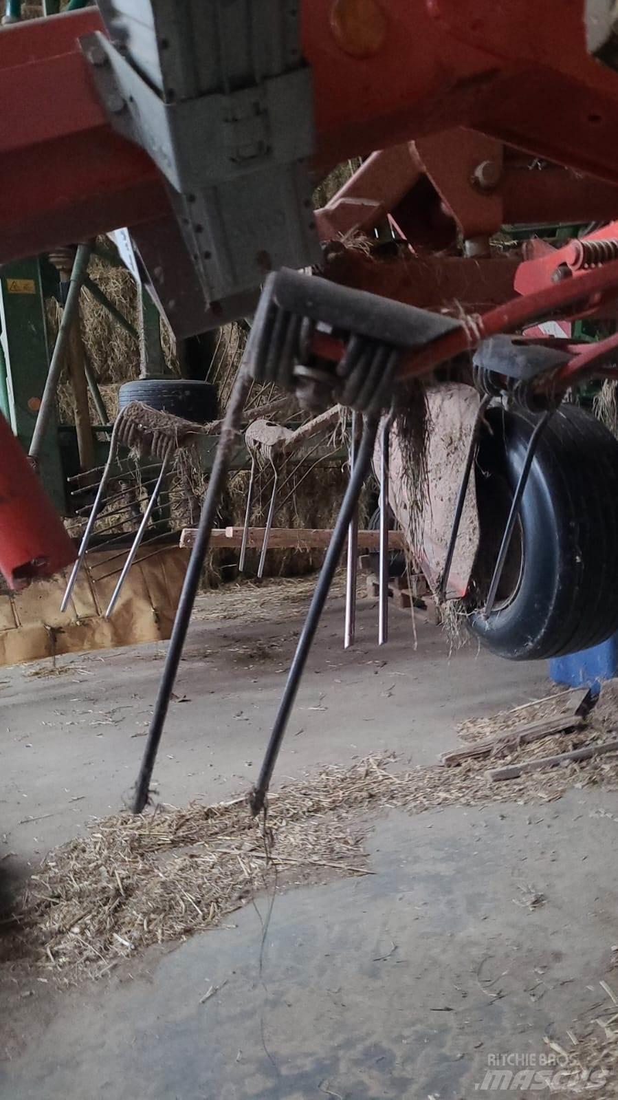Kuhn GF 13002 Rakes and tedders