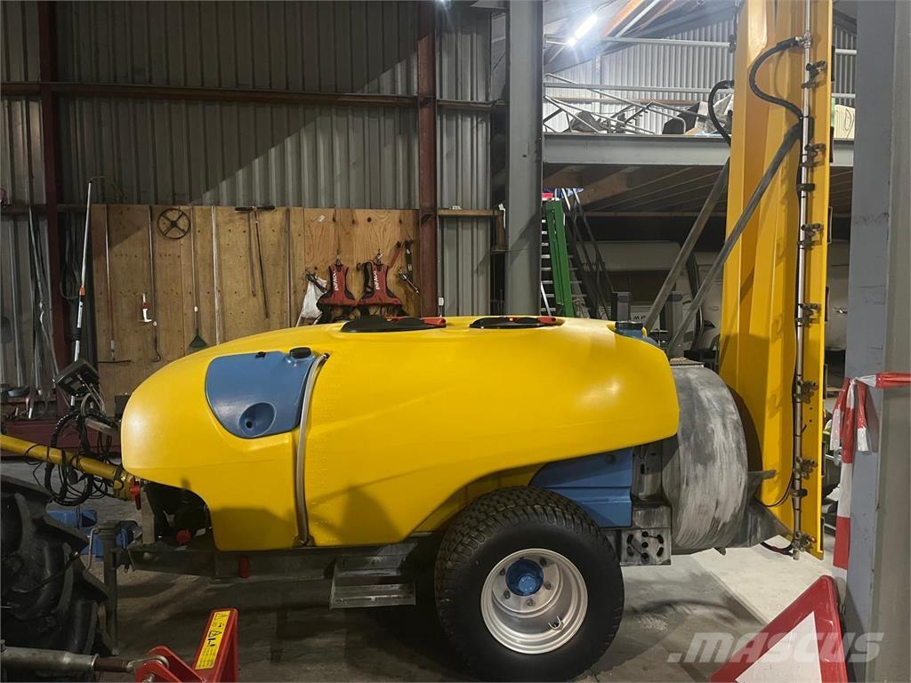  KWH Mistral 1500 Trailed sprayers