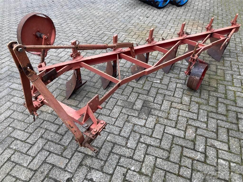  stoppelploeg Ploughs
