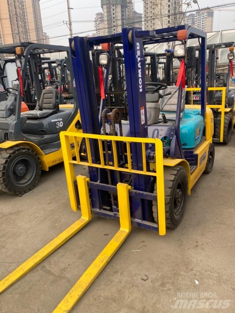 Komatsu FD25 Diesel trucks
