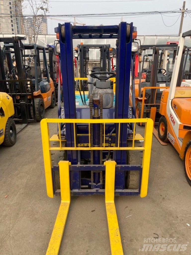 Komatsu FD25 Diesel trucks